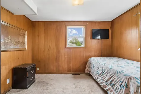 2756 Fairlane Avenue Waterloo IA 50702