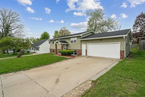 2756 Fairlane Avenue Waterloo IA 50702