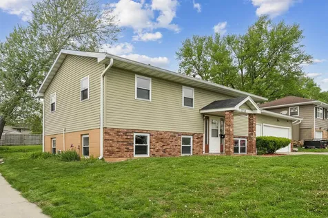2756 Fairlane Avenue Waterloo IA 50702