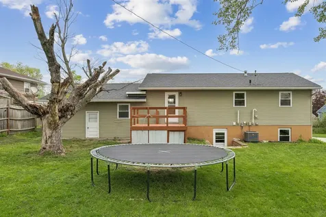 2756 Fairlane Avenue Waterloo IA 50702