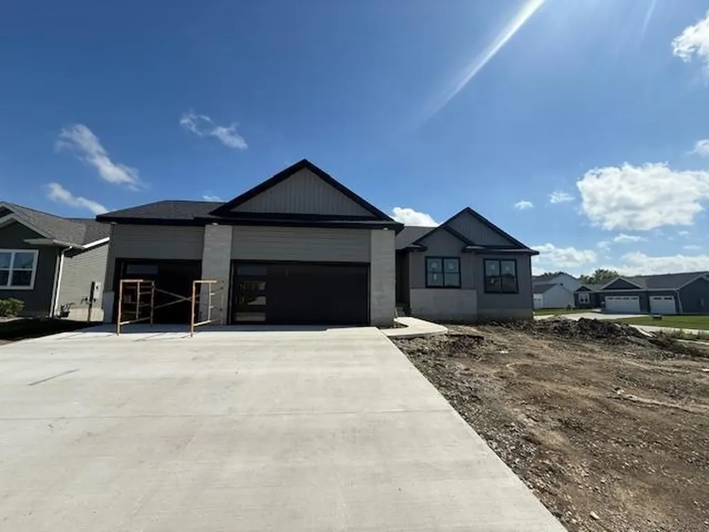 2838 Autumn Woods Drive Cedar Falls IA 50613