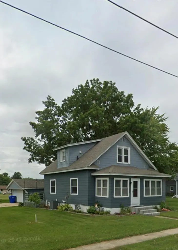 106 7th Avenue NW Oelwein IA 50662