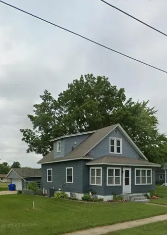 106 7th Avenue NW Oelwein IA 50662