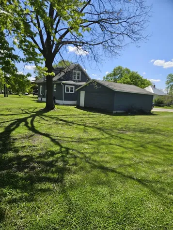 106 7th Avenue NW Oelwein IA 50662