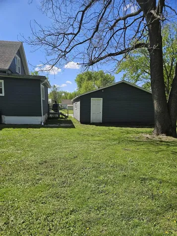 106 7th Avenue NW Oelwein IA 50662