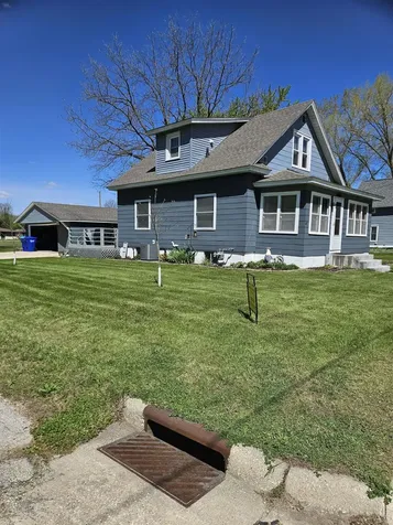 106 7th Avenue NW Oelwein IA 50662