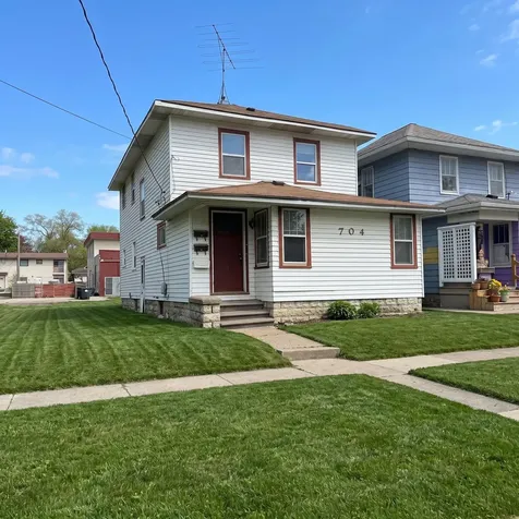 704 W 1st Street Waterloo IA 50701
