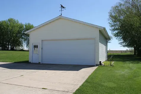 2229 Larrabee Avenue Waverly IA 50677
