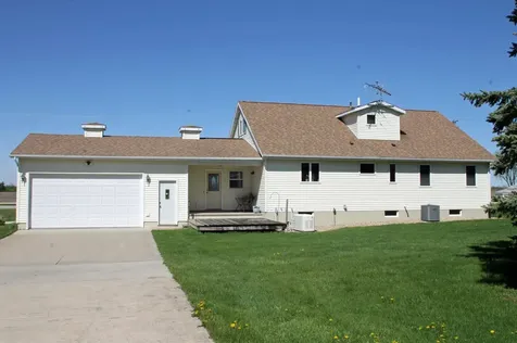 2229 Larrabee Avenue Waverly IA 50677