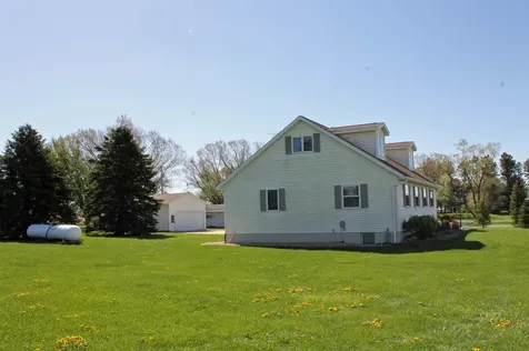 2229 Larrabee Avenue Waverly IA 50677