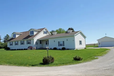 2229 Larrabee Avenue Waverly IA 50677