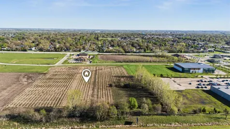 +/- 12.23 Acres Tower Park Drive Waterloo IA 50701