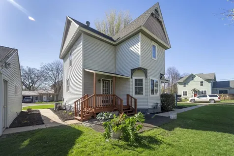 413 Wapsie Street Sumner IA 50674