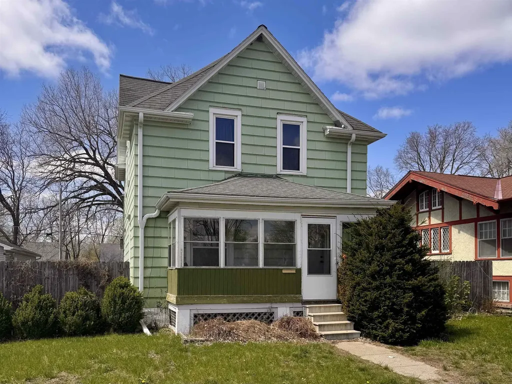 1317 Logan Avenue Waterloo IA 50703
