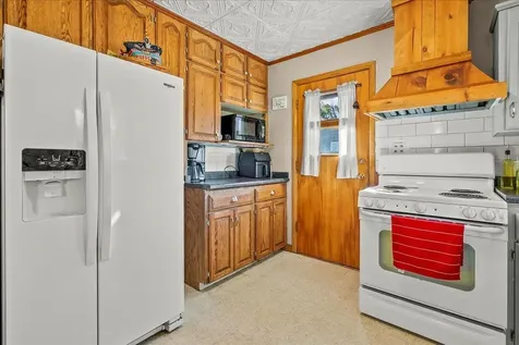 132 Desoto Avenue Waterloo IA 50701