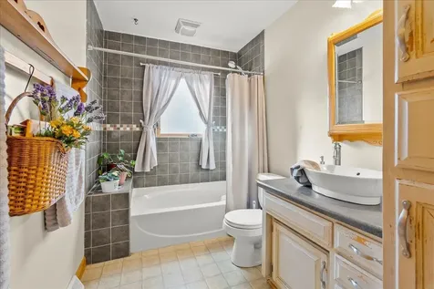 132 Desoto Avenue Waterloo IA 50701