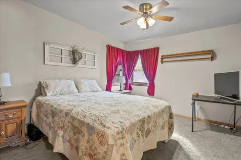 132 Desoto Avenue Waterloo IA 50701