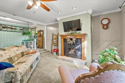 132 Desoto Avenue Waterloo IA 50701