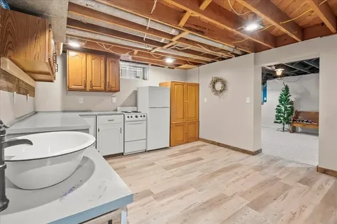 132 Desoto Avenue Waterloo IA 50701
