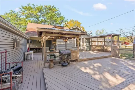 132 Desoto Avenue Waterloo IA 50701