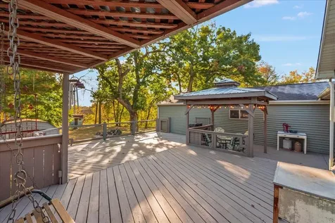 132 Desoto Avenue Waterloo IA 50701