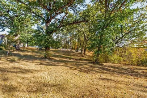 132 Desoto Avenue Waterloo IA 50701