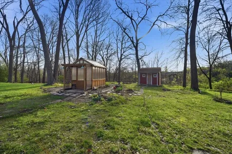 132 Desoto Avenue Waterloo IA 50701