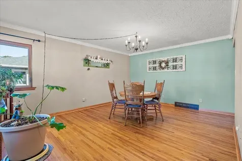 132 Desoto Avenue Waterloo IA 50701