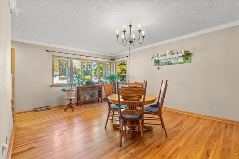 132 Desoto Avenue Waterloo IA 50701