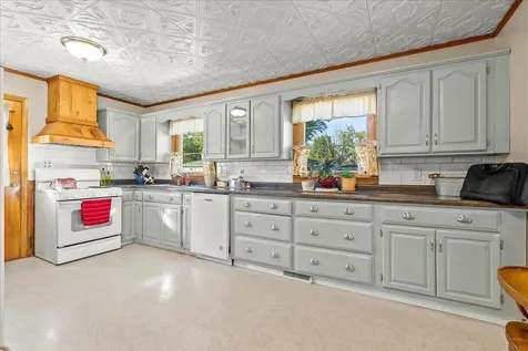 132 Desoto Avenue Waterloo IA 50701
