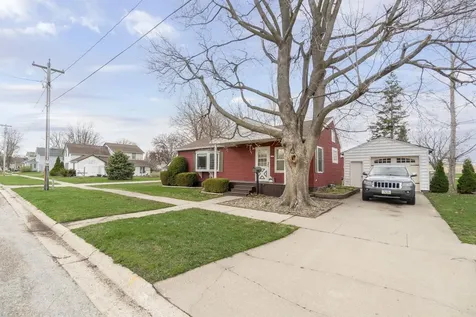 324 South Street Sumner IA 50674
