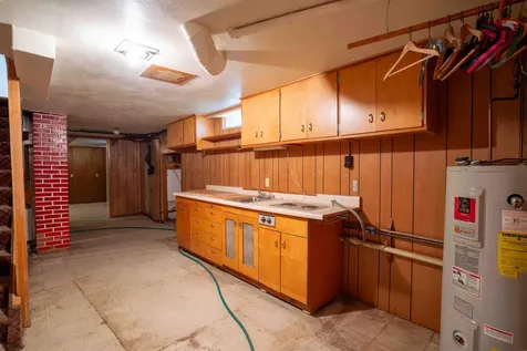 3429 Logan Avenue Waterloo IA 50703