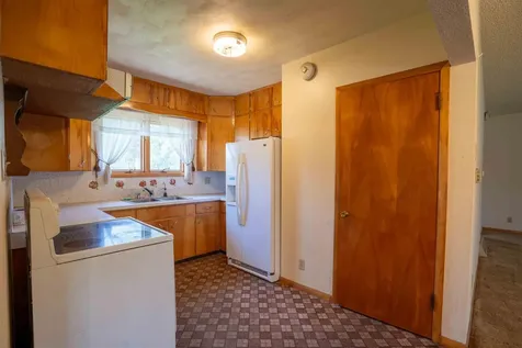 3429 Logan Avenue Waterloo IA 50703