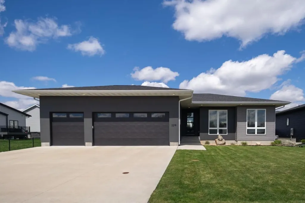 2219 Vera Way Cedar Falls IA 50613