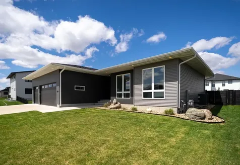 2219 Vera Way Cedar Falls IA 50613