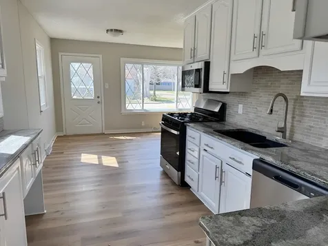 309 Elaine Drive Waterloo IA 50707