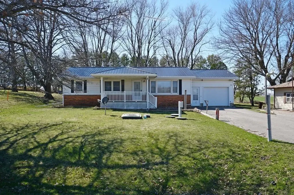 2075 Quail Avenue Charles City IA 50616