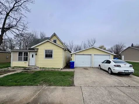 932 S Frederick Avenue Oelwein IA 50662