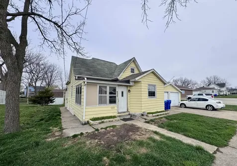 932 S Frederick Avenue Oelwein IA 50662