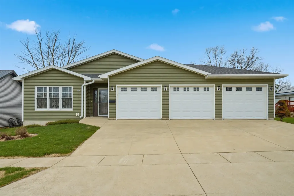 303 S Chestnut Street Edgewood IA 52042