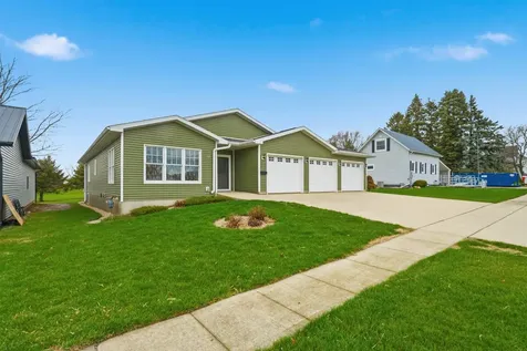 303 S Chestnut Street Edgewood IA 52042
