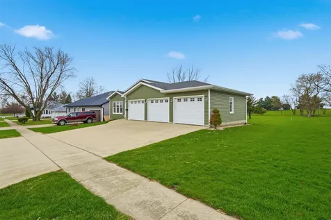 303 S Chestnut Street Edgewood IA 52042