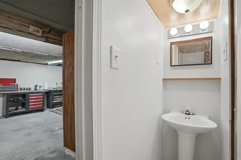 1102 Ohio Street Waterloo IA 50702
