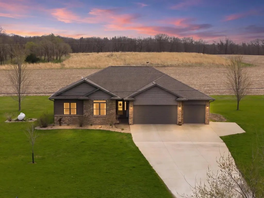 1828 160th Avenue Manchester IA 52057