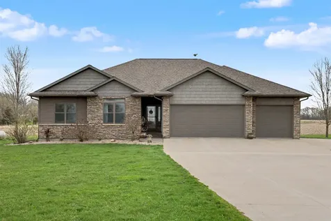 1828 160th Avenue Manchester IA 52057