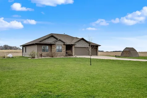 1828 160th Avenue Manchester IA 52057