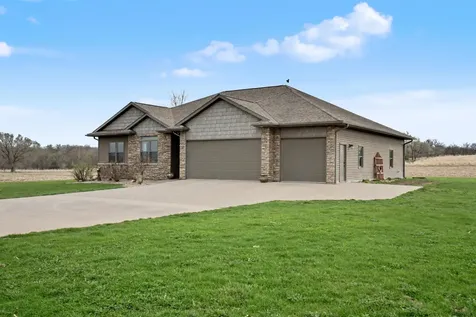 1828 160th Avenue Manchester IA 52057
