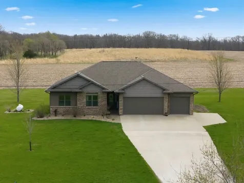 1828 160th Avenue Manchester IA 52057