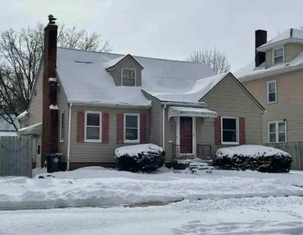 1621 W 3rd Street Waterloo IA 50701