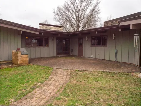 521 Sunset Place Charles City IA 50616